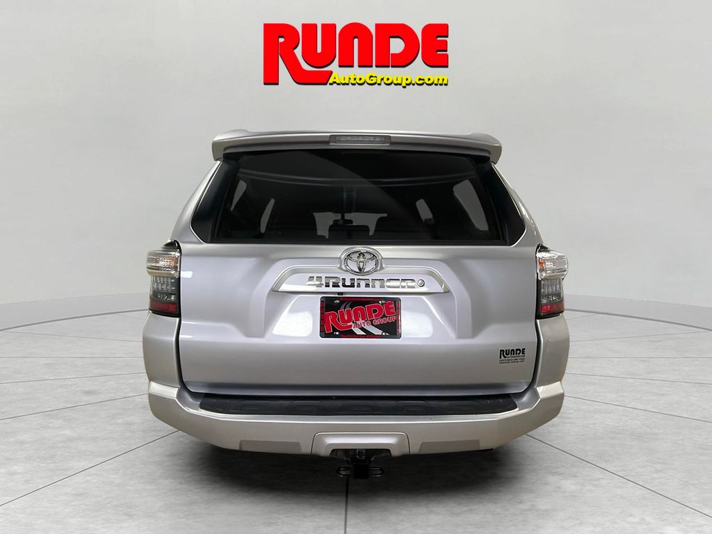 2019 Toyota 4Runner SR5 photo 3