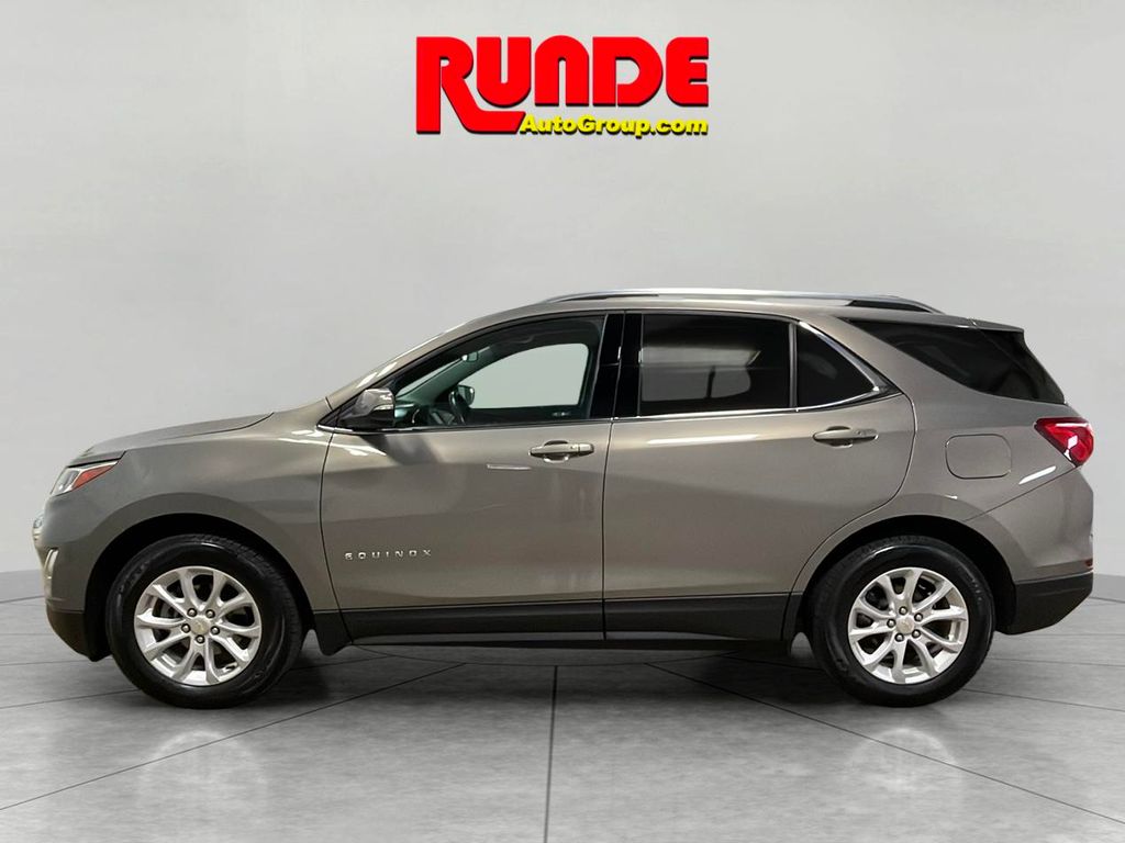 2018 Chevrolet Equinox LT photo 2