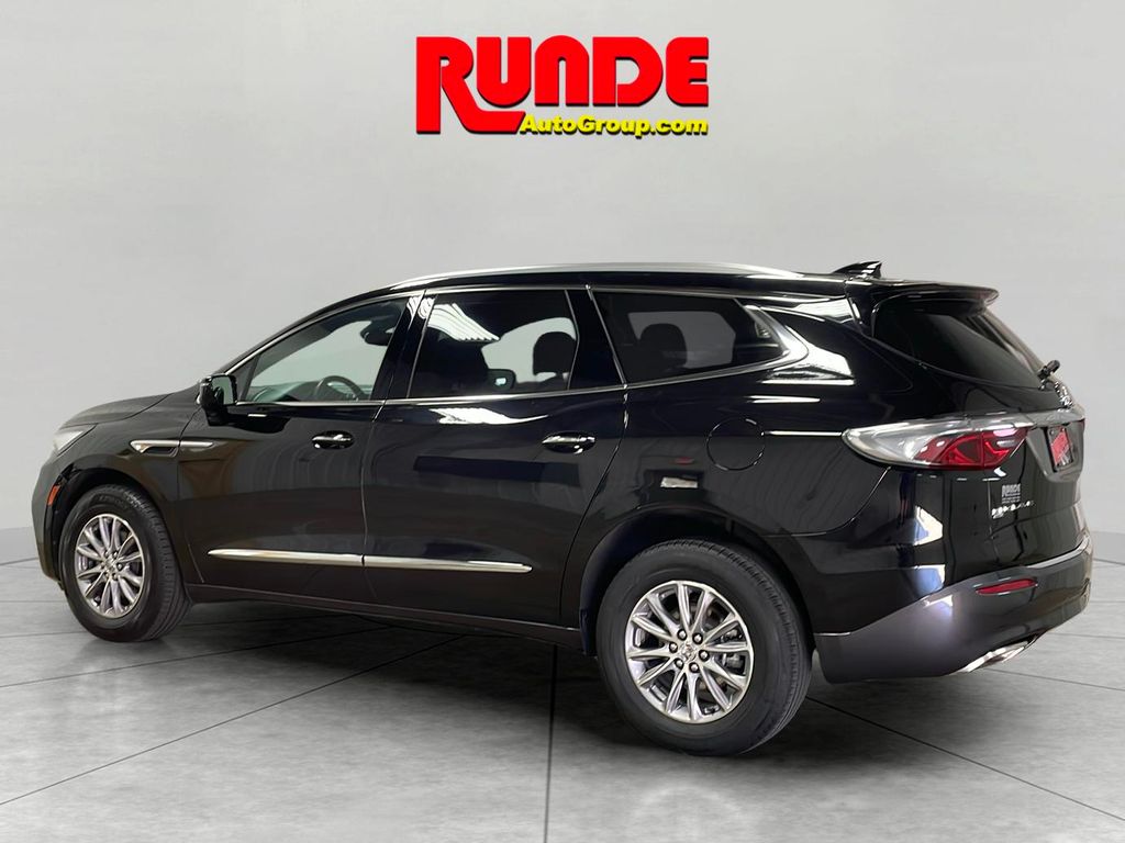 2023 Buick Enclave Essence photo 3