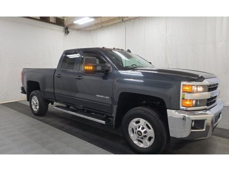 2018 Chevrolet Silverado 2500HD LT photo 2