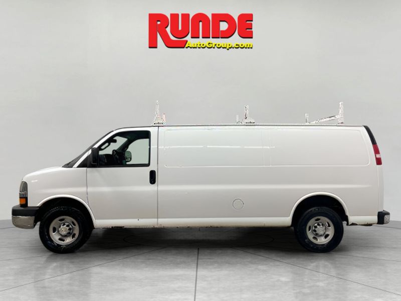 2016 Chevrolet Express 3500 Work Cargo Van photo 2