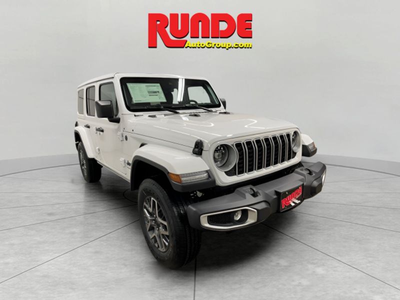 2025 Jeep Wrangler Unlimited Sahara photo 3