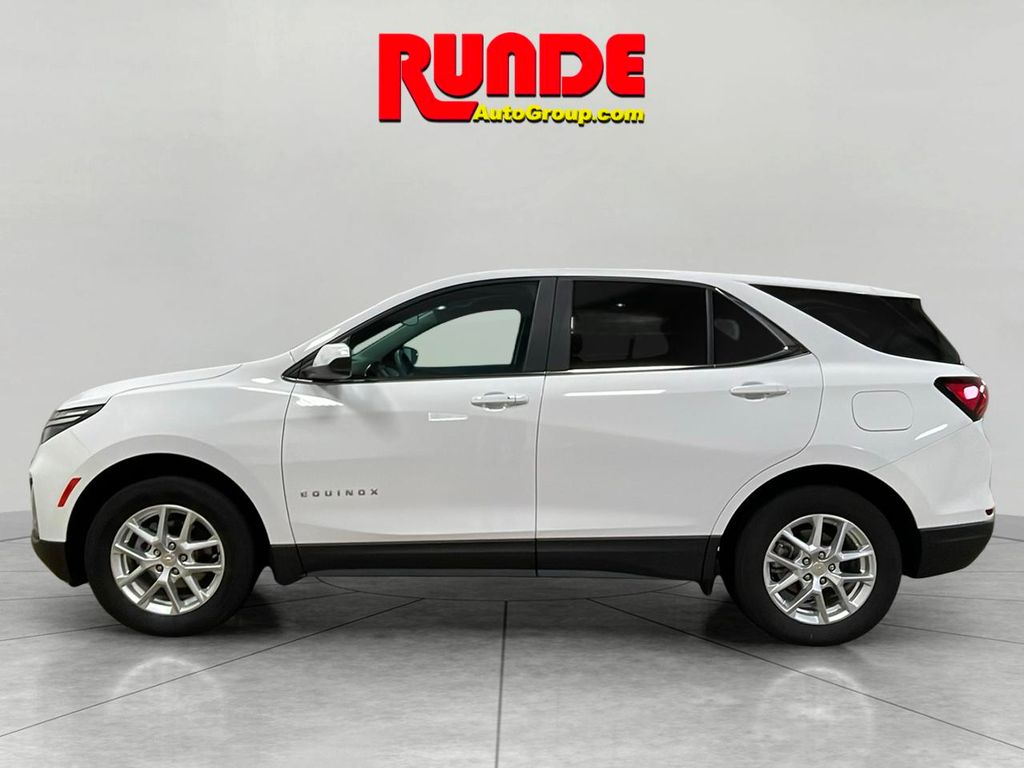 2022 Chevrolet Equinox LT photo 2