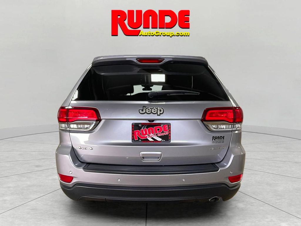 2020 Jeep Grand Cherokee Laredo photo 3