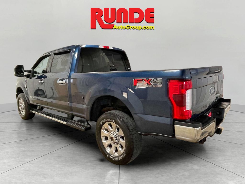 2017 Ford F-250 Lariat FX4 photo 3