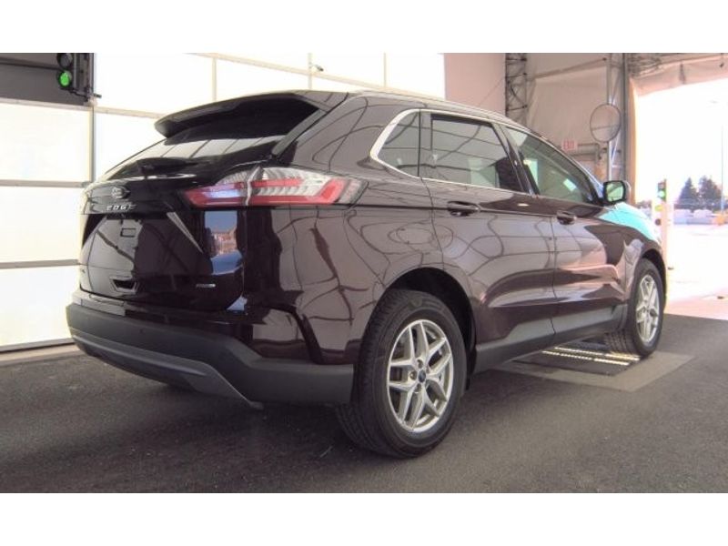 2021 Ford Edge SEL photo 3