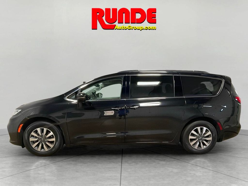 2021 Chrysler Pacifica Touring L photo 2