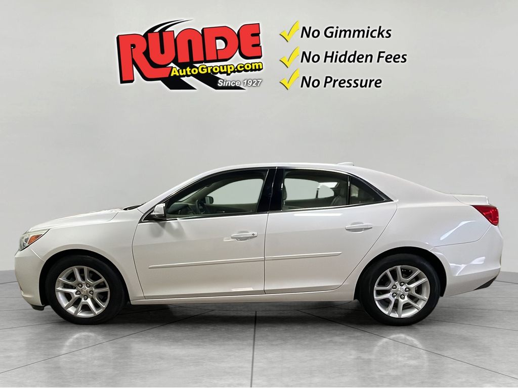 2015 Chevrolet Malibu 1LT photo 2