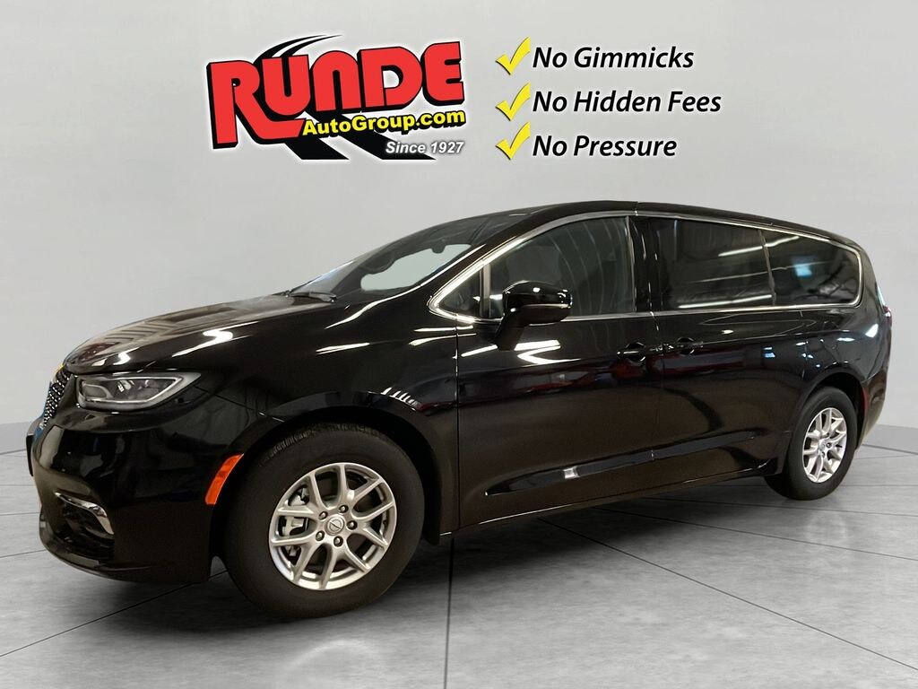 Used 2026 Chrysler Pacifica Select Passenger Van