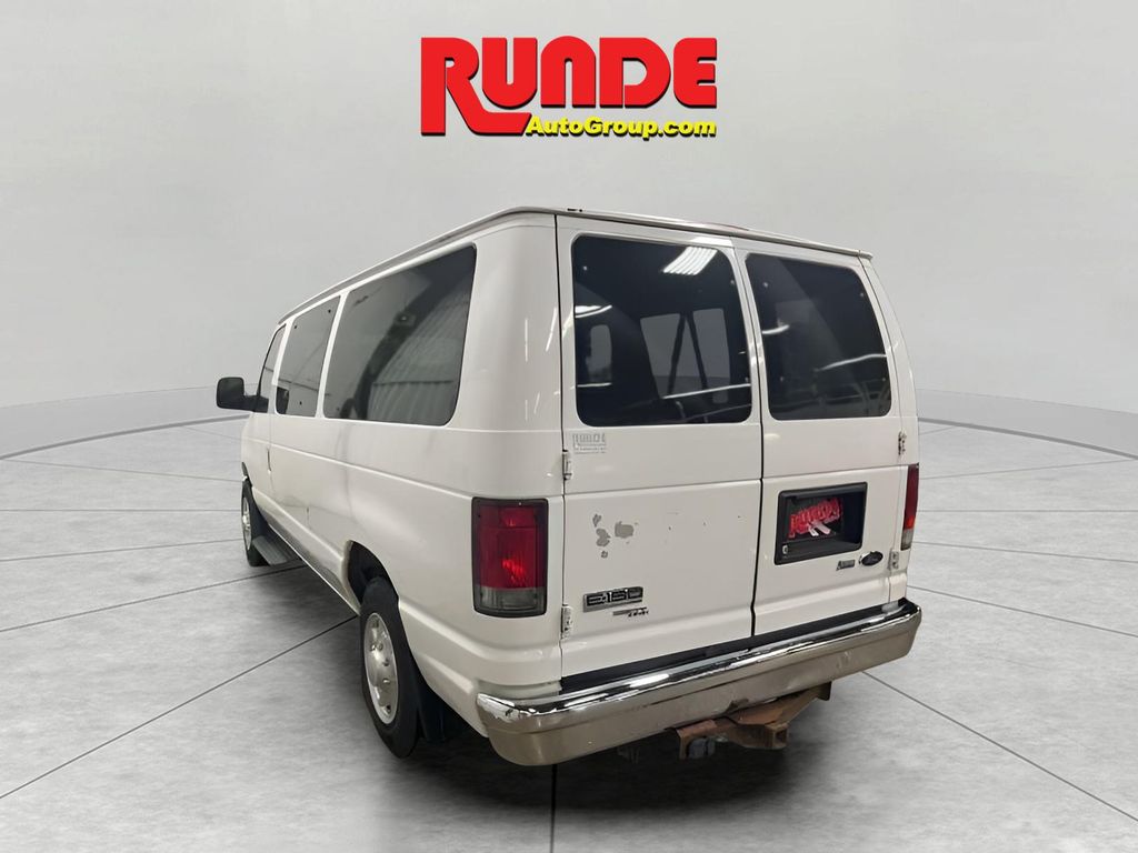 2011 Ford E-150 photo 3