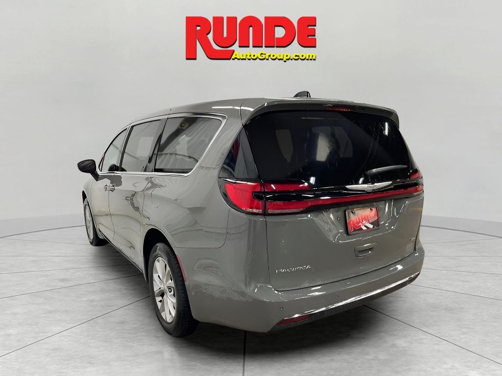 2025 Chrysler Pacifica photo 3