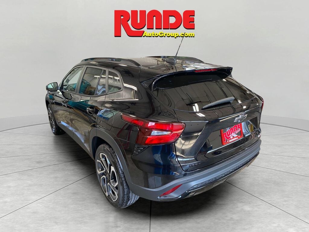 Used 2025 Chevrolet Trax 2RS SUV