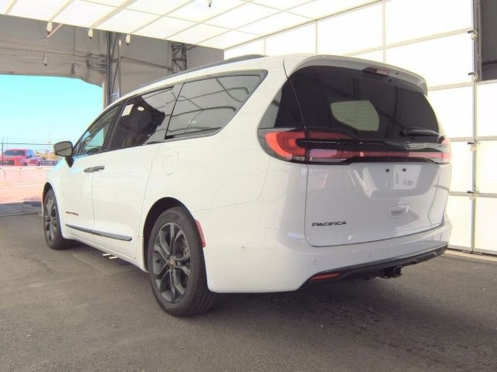 Used 2024 Chrysler Pacifica Touring L Passenger Van