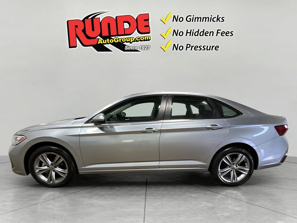 Used 2024 Volkswagen Jetta SE Sedan