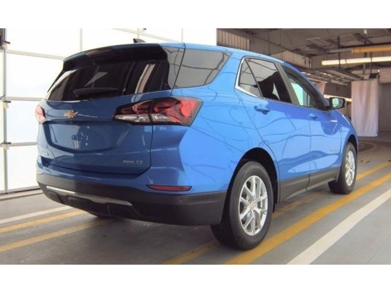 2024 Chevrolet Equinox LT photo 3