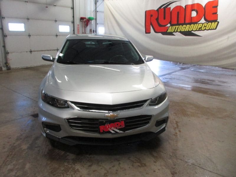 Used 2018 Chevrolet Malibu 1LT with VIN 1G1ZD5ST0JF210265 for sale in Manchester, IA