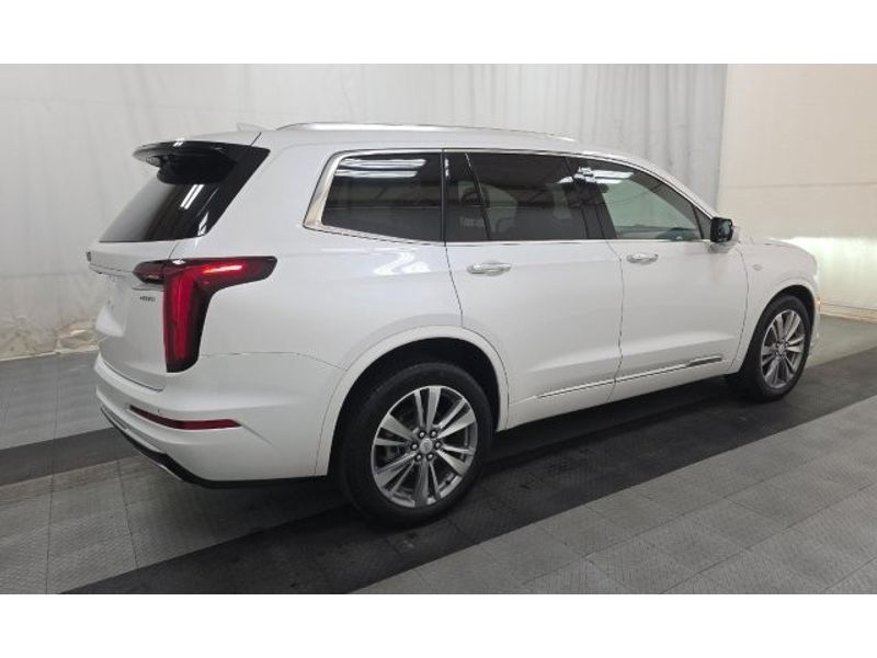2021 Cadillac XT6 Premium Luxury photo 3