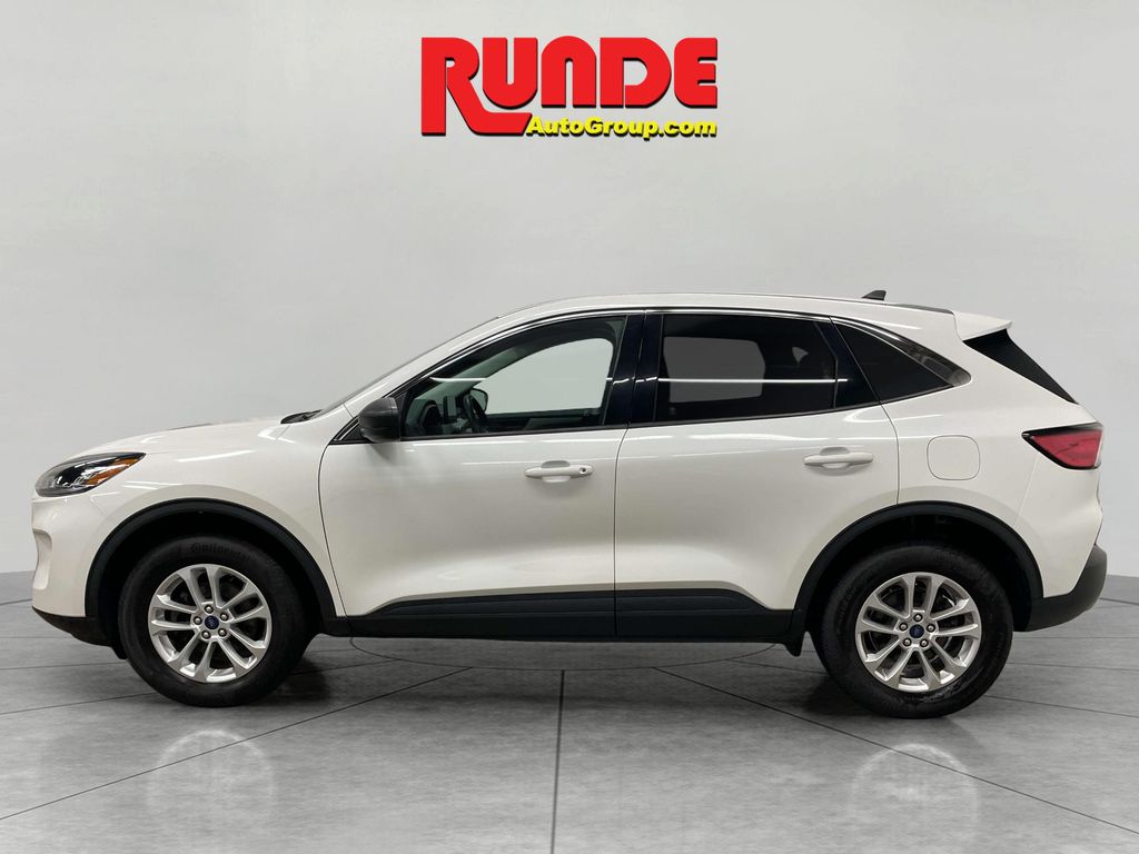 2022 Ford Escape SE photo 2