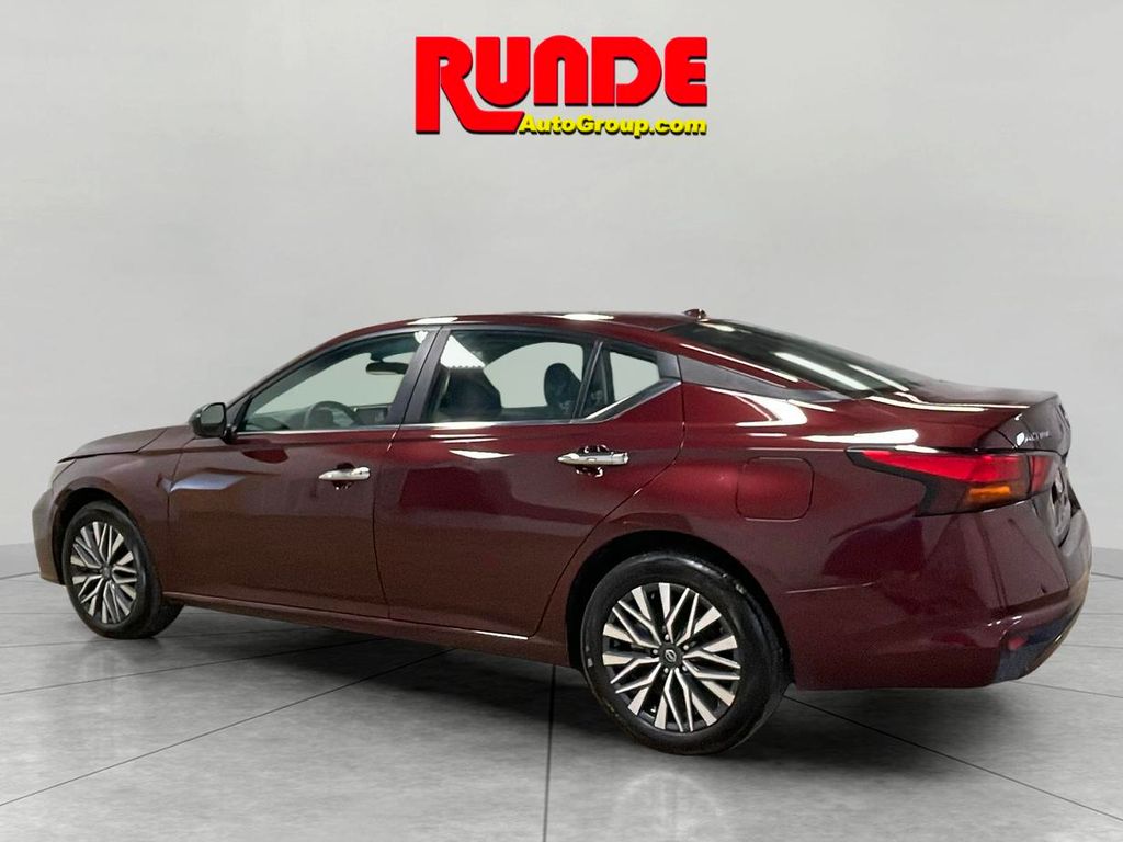 2024 Nissan Altima 2.5 SV photo 2