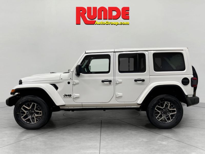 2025 Jeep Wrangler Unlimited Sahara photo 4