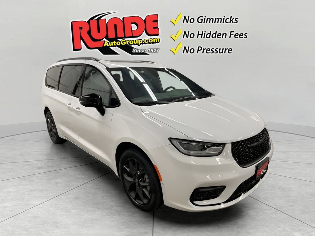 New 2026 Chrysler Pacifica LIMITED AWD Passenger Van