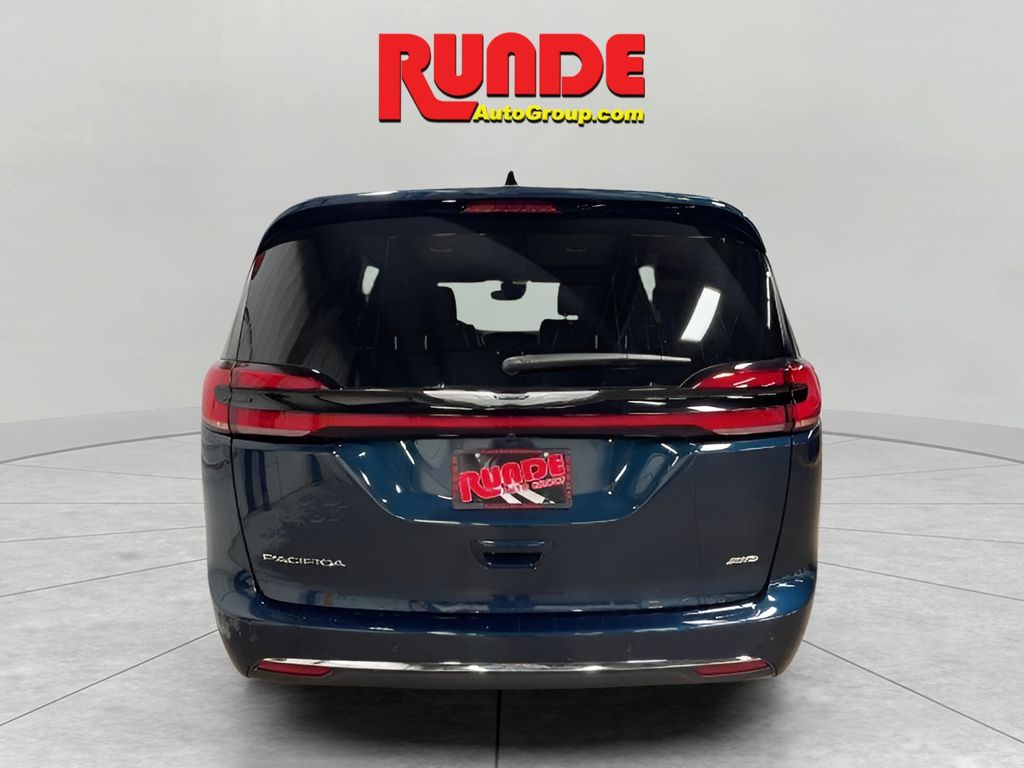 2025 Chrysler Pacifica photo 4