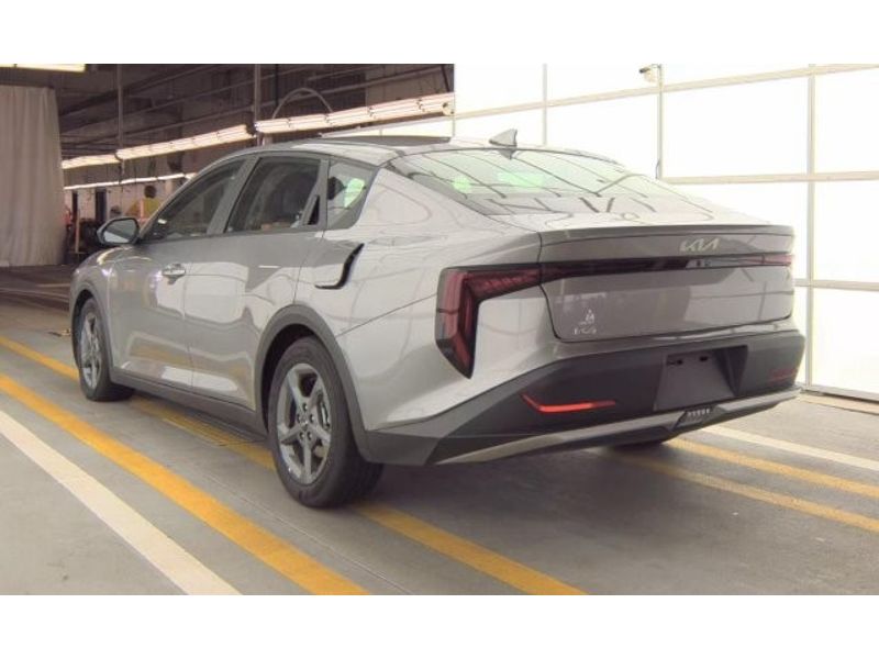 2025 Kia K4 LXS photo 2