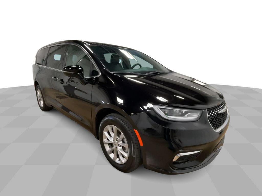 Used 2025 Chrysler Pacifica Select with VIN 2C4RC3BGXSR514103 for sale in Manchester, IA