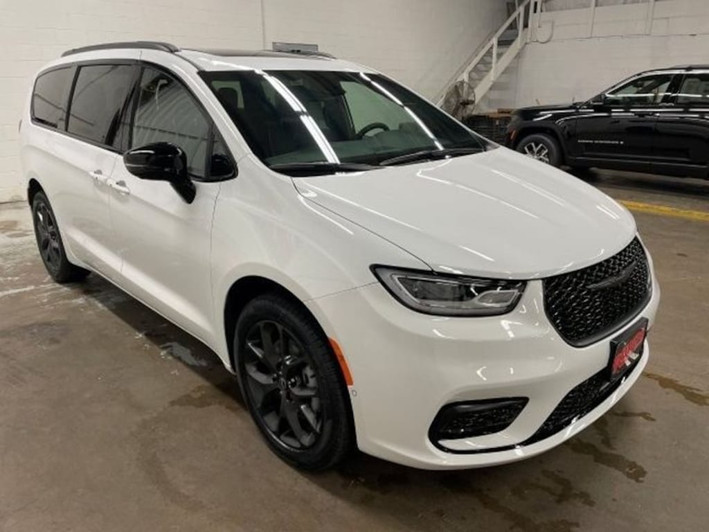 New 2026 Chrysler Pacifica LIMITED AWD Passenger Van