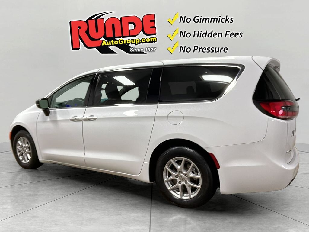 Used 2024 Chrysler Pacifica Touring L Passenger Van