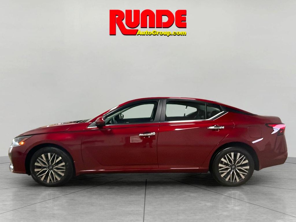 2024 Nissan Altima 2.5 SV photo 2