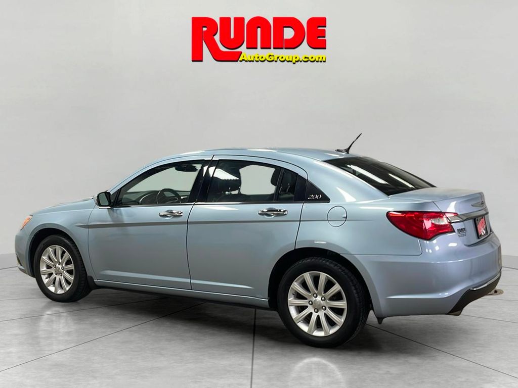 2013 Chrysler 200 Limited photo 3