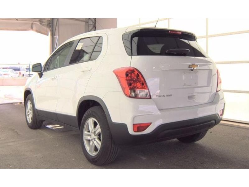 2022 Chevrolet Trax LS photo 4