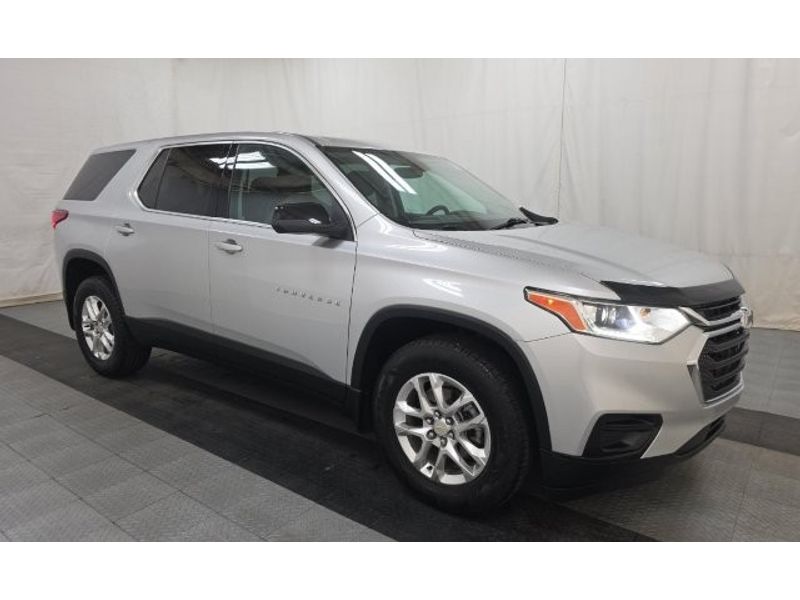 2021 Chevrolet Traverse LS photo 2