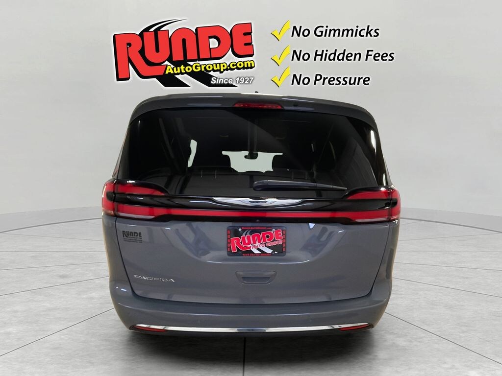Used 2023 Chrysler Pacifica Touring Passenger Van