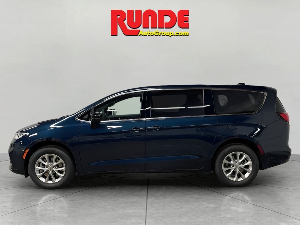 2025 Chrysler Pacifica photo 2