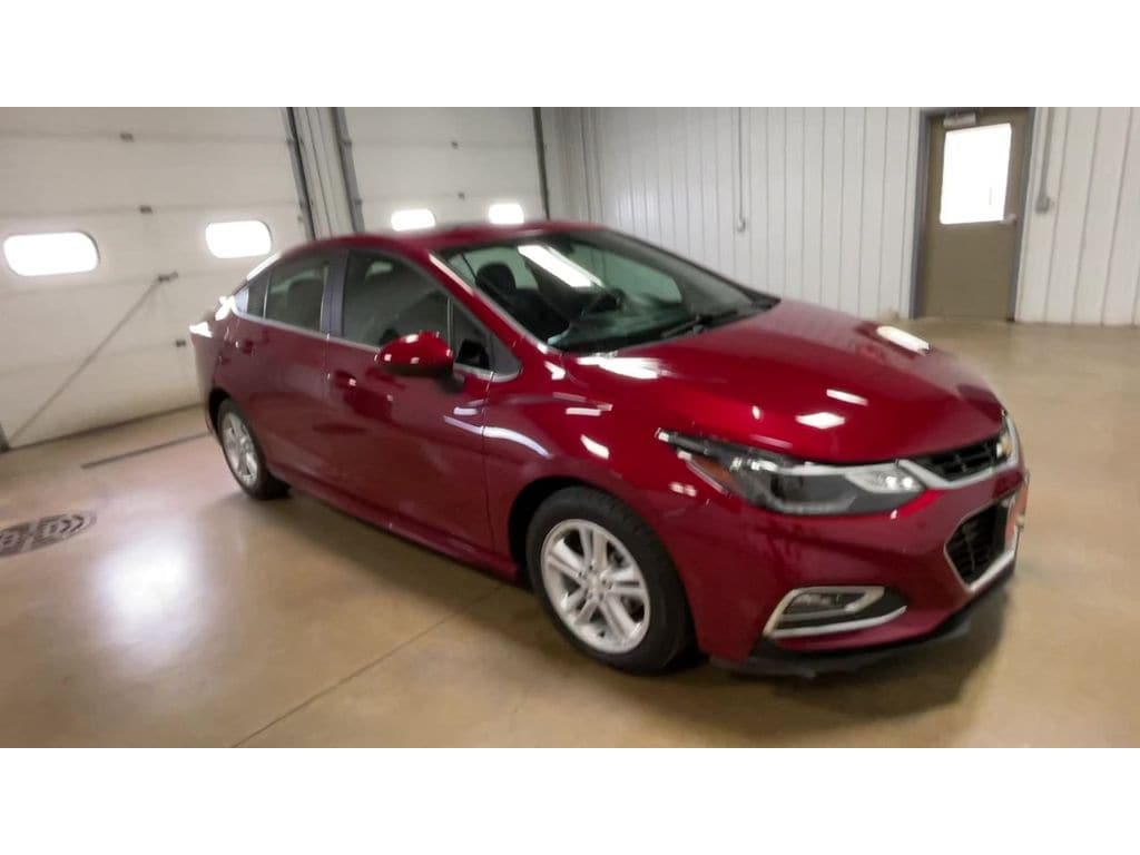 Used 2017 Chevrolet Cruze LT with VIN 1G1BE5SM7H7173923 for sale in Manchester, IA