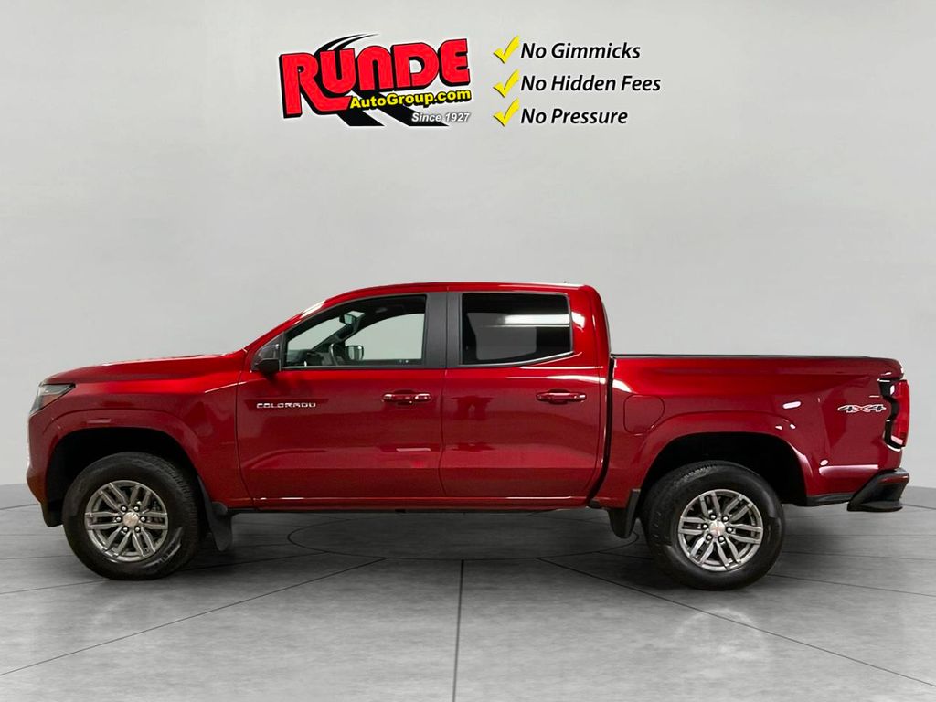 2023 Chevrolet Colorado LT photo 2