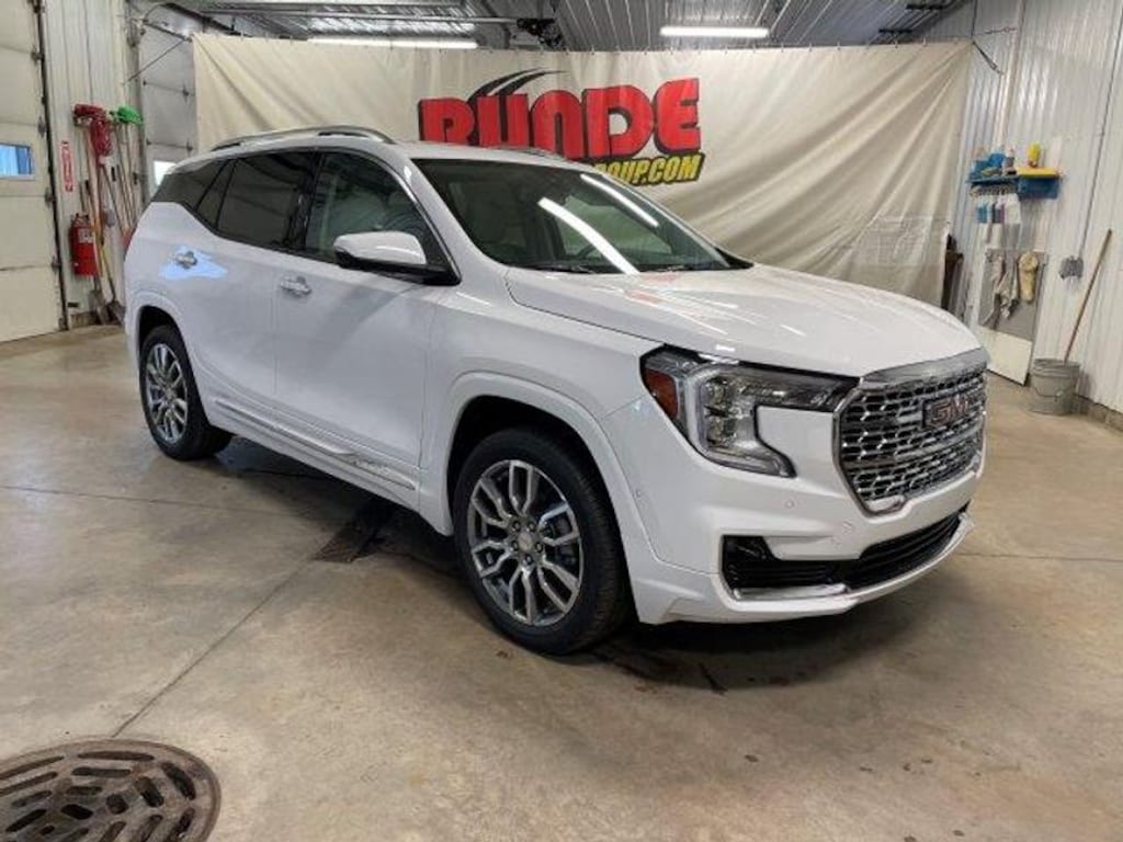 Used 2024 GMC Terrain Denali Sport Utility