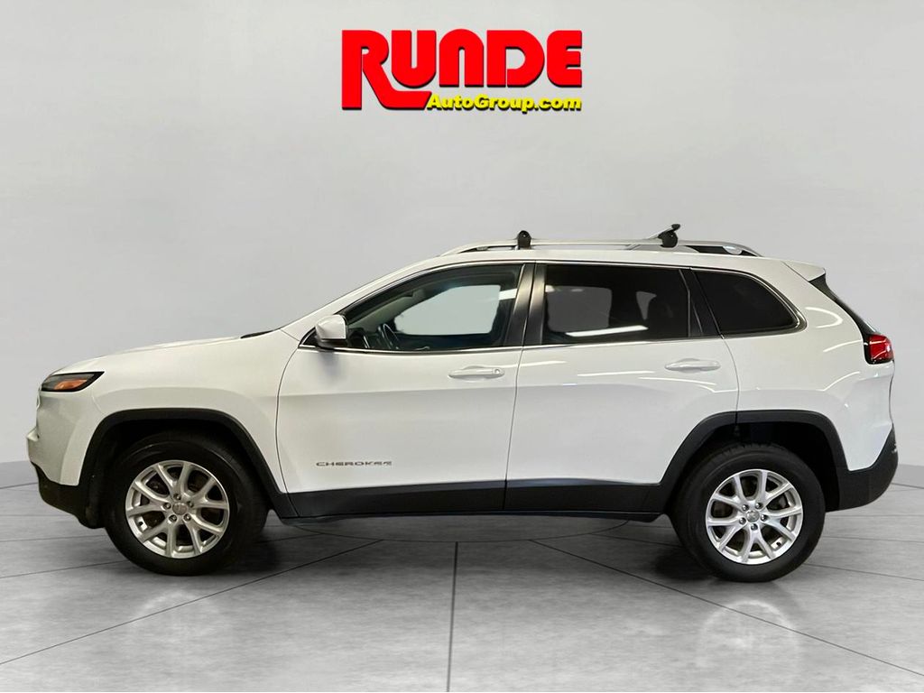 2016 Jeep Cherokee Latitude photo 2