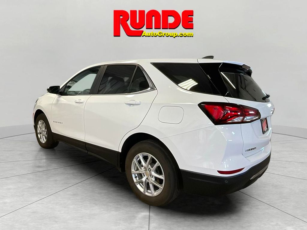 2024 Chevrolet Equinox LT photo 3