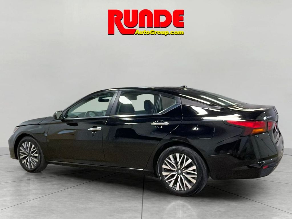 2024 Nissan Altima 2.5 SV photo 3