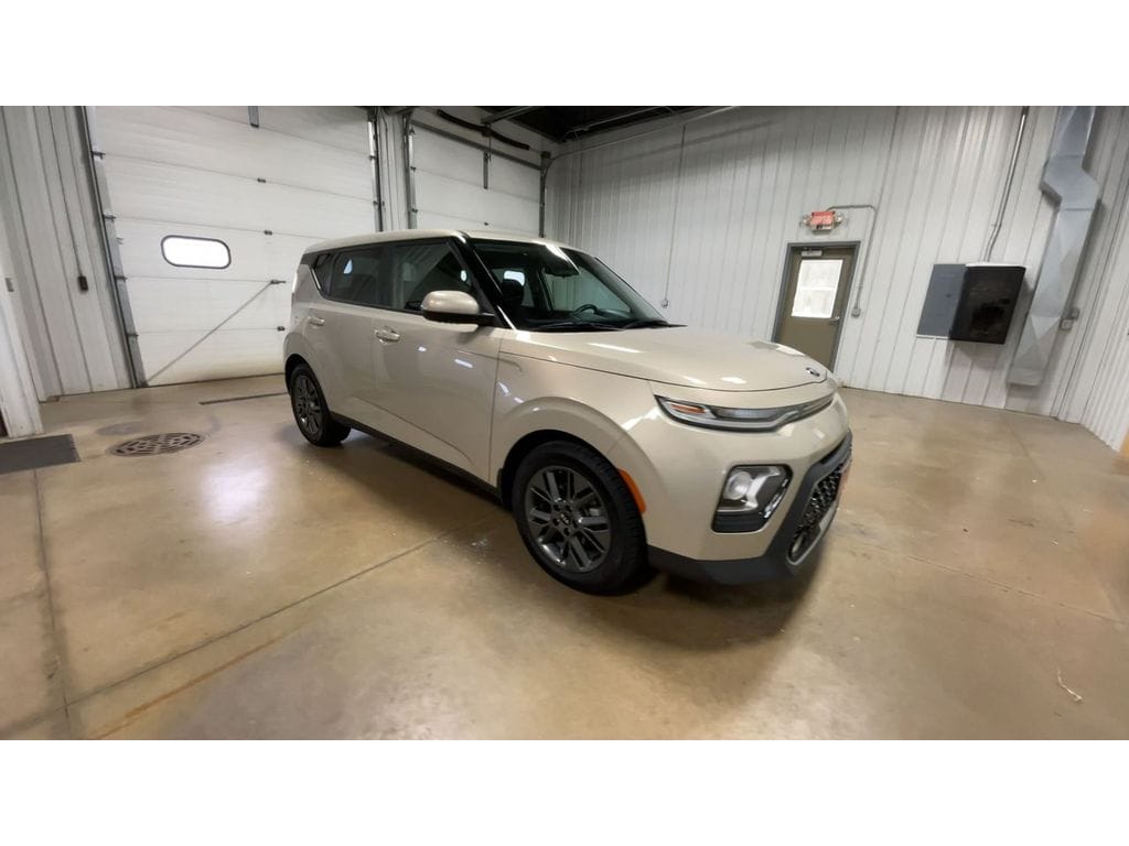 Used 2020 Kia Soul EX with VIN KNDJ33AU6L7114465 for sale in Manchester, IA