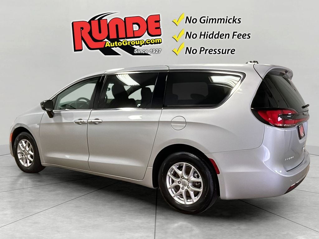 Used 2024 Chrysler Pacifica Touring L Passenger Van