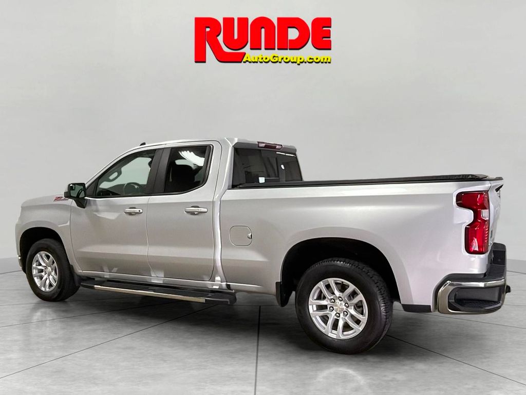 2019 Chevrolet Silverado 1500 LT photo 3