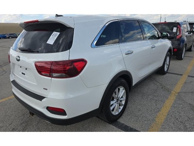 2019 Kia Sorento LX photo 3