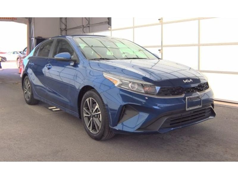 2024 Kia Forte LXS photo 2