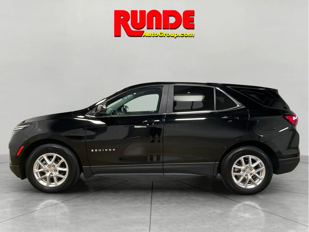 2022 Chevrolet Equinox LT photo 2