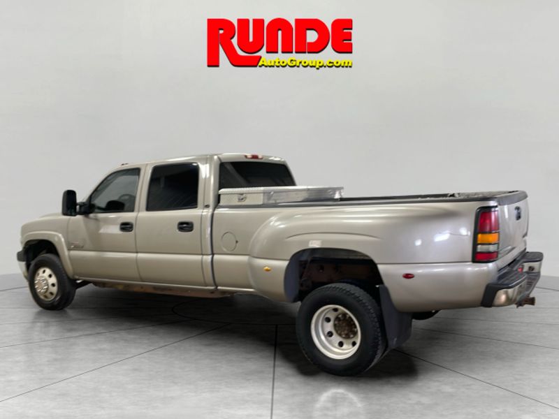 2002 Chevrolet Silverado 3500HD LS photo 3