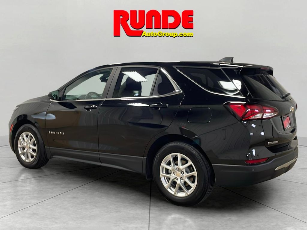 2022 Chevrolet Equinox LT photo 3